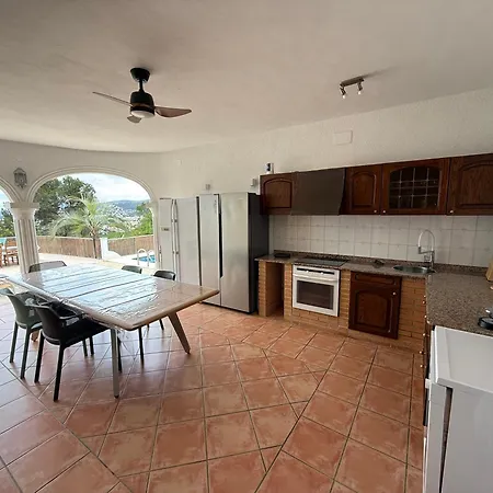 Aguila Villa